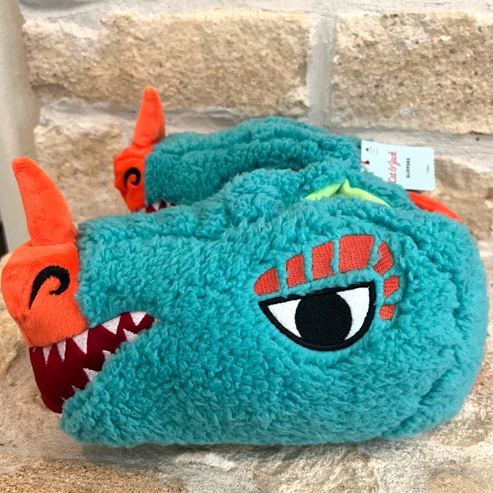 NWT Cat & jack dino slippers